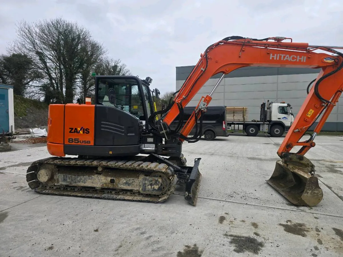 2016 Hitachi 2x85 Excavator - Image 1