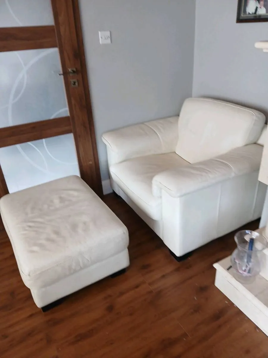 Armchair and foot rest - Image 1