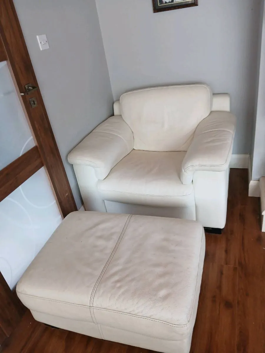 Armchair and foot rest - Image 2