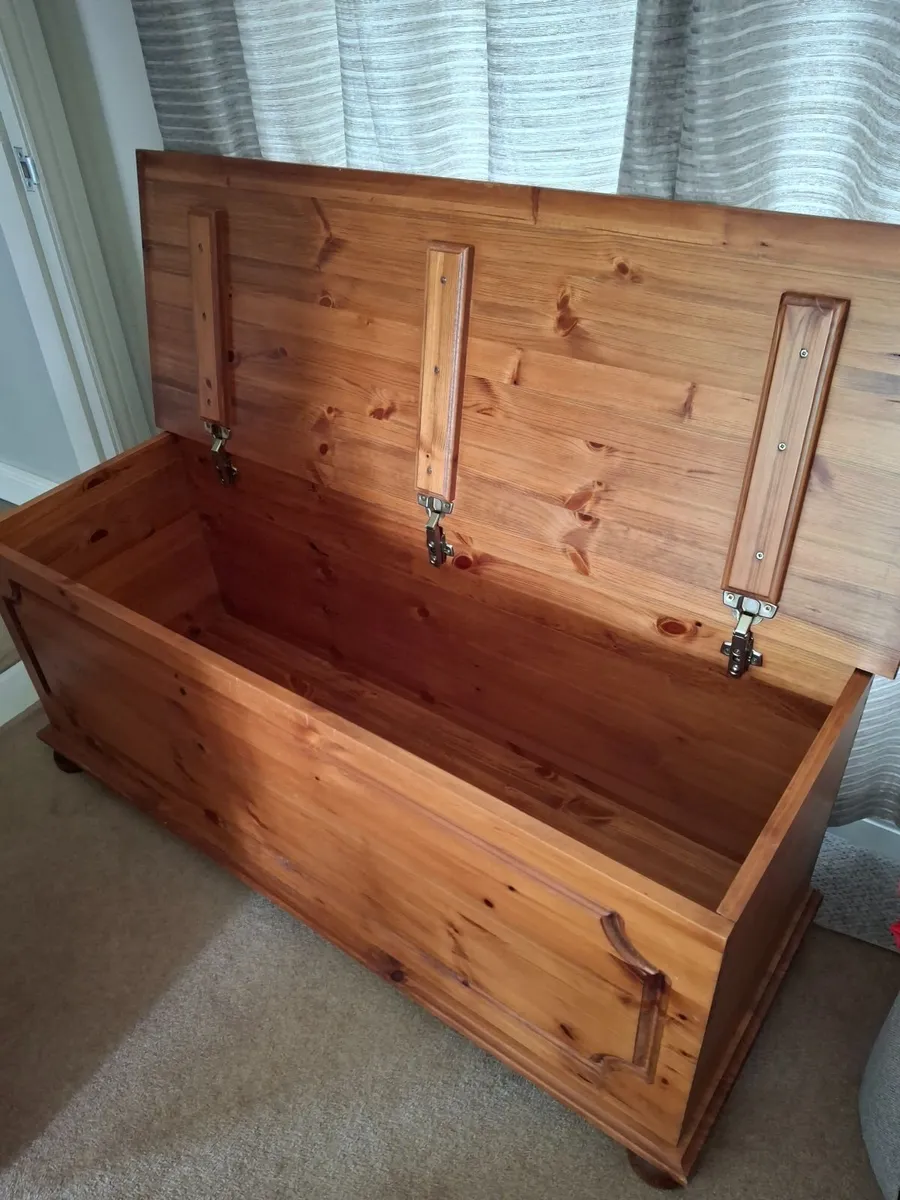 Blanket box - Image 1