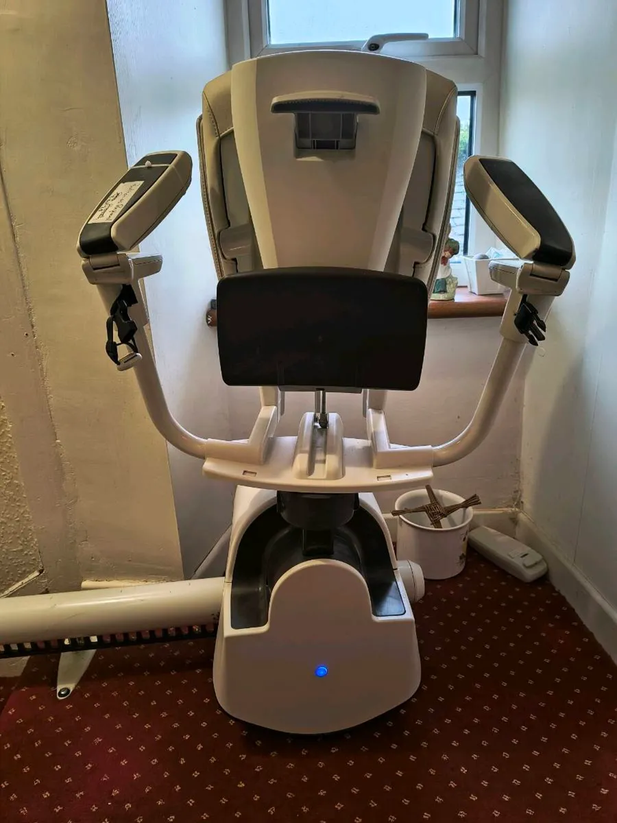 ThyssenKrupp Flow 2 Stairlift: Excellent Conditio - Image 1