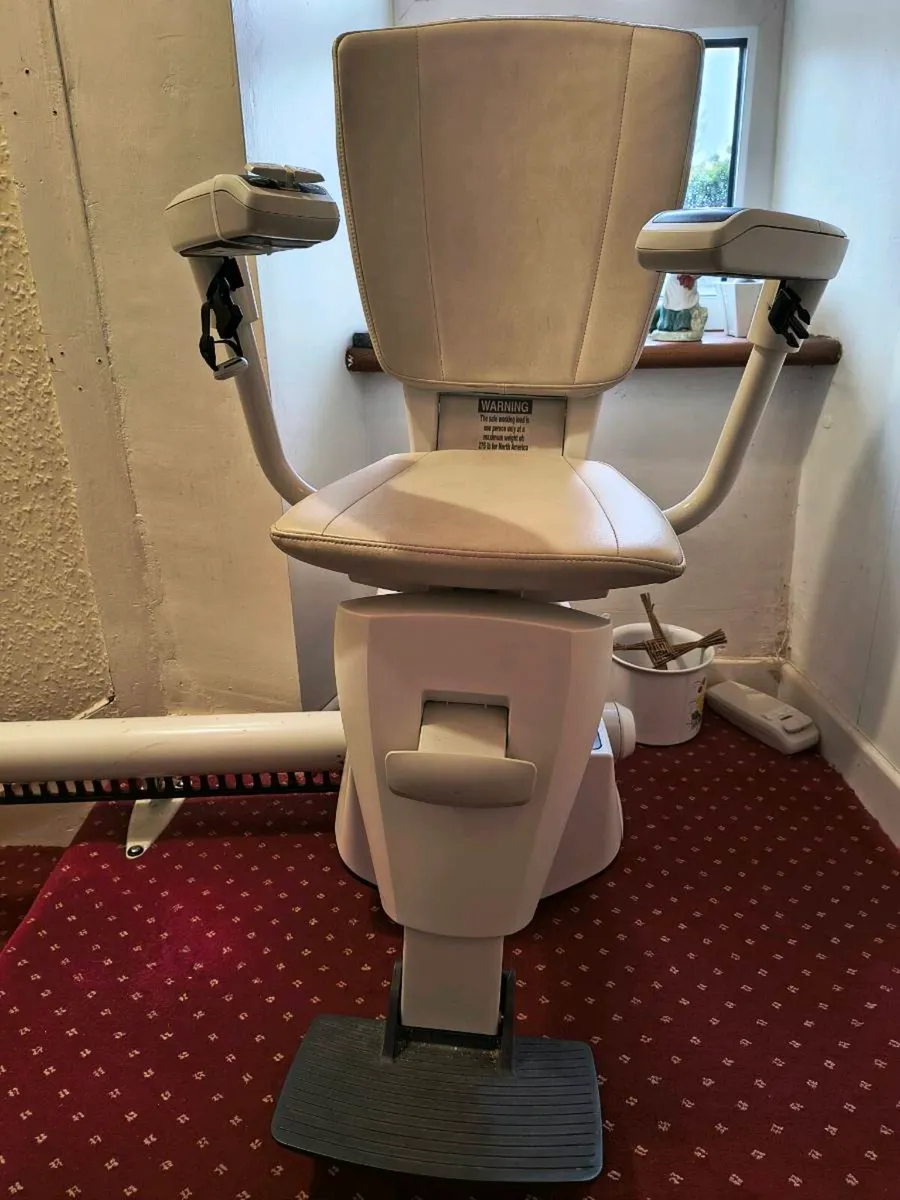 ThyssenKrupp Flow 2 Stairlift: Excellent Conditio - Image 2