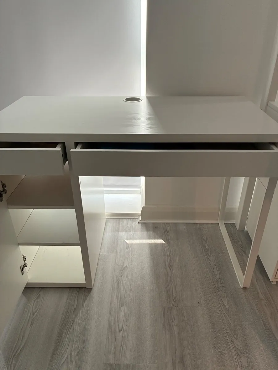 Desk with storage - Image 1