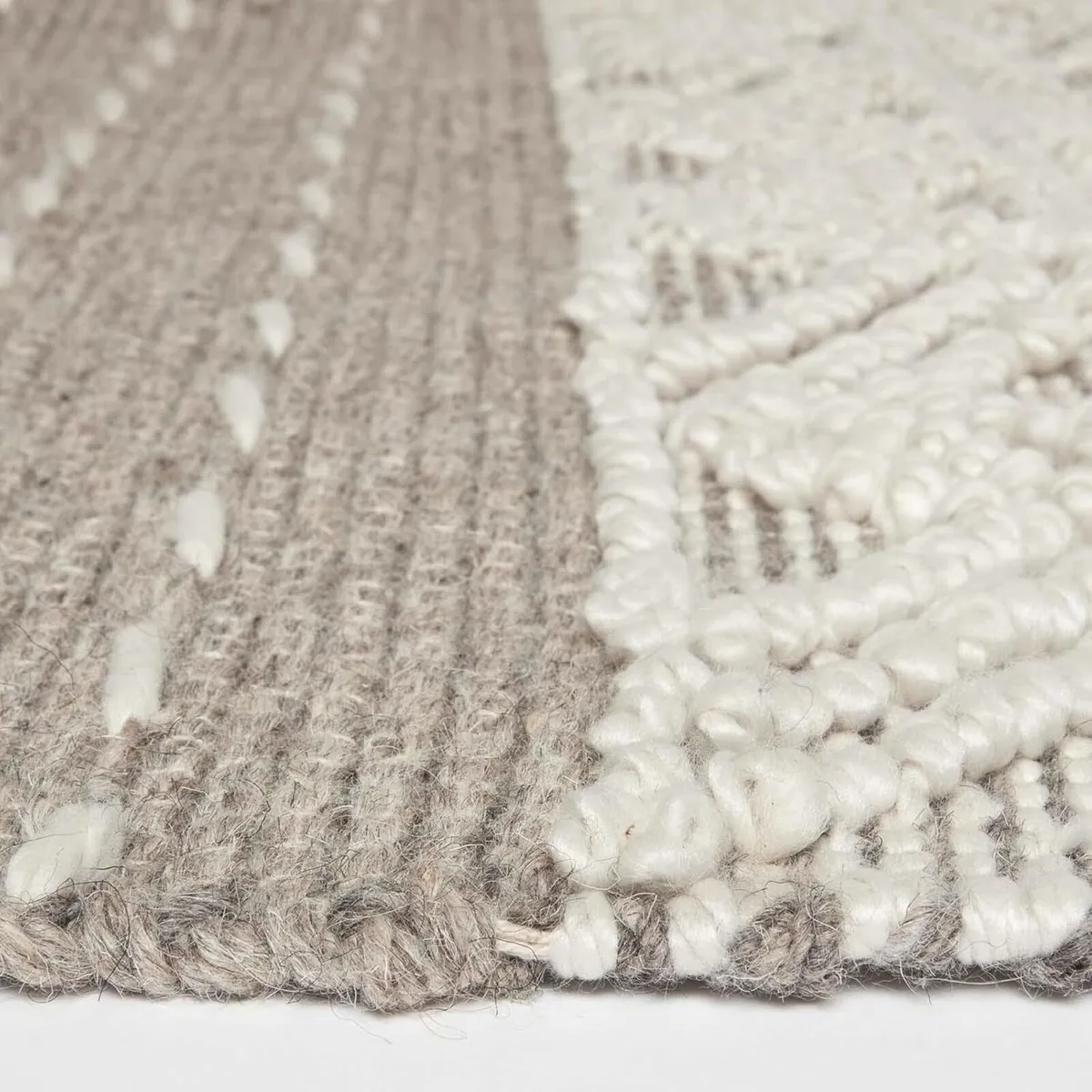 Beige Natural Handwoven Kilim Rug 160 x 230 cm - Image 4