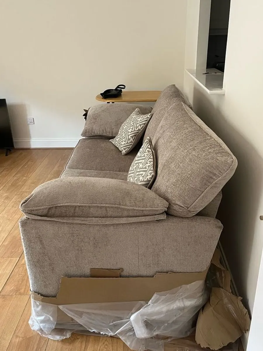 Brand new 3-seater, unused - Image 2