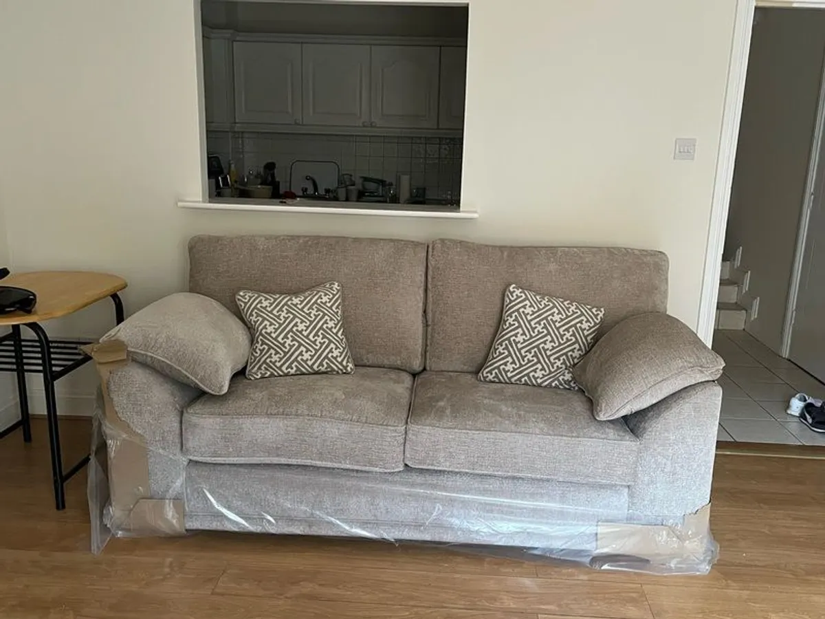 Brand new 3-seater, unused - Image 3