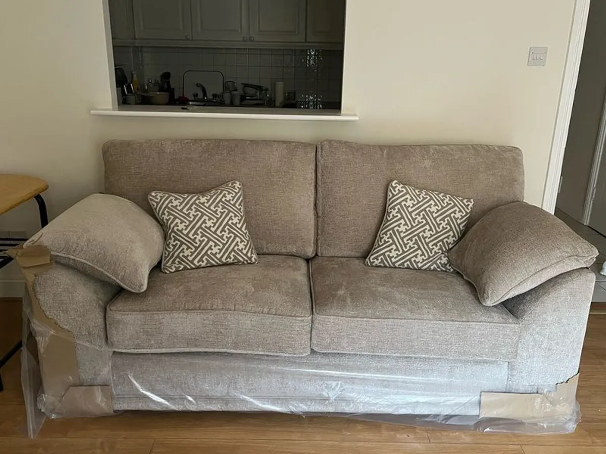 Brand new 3-seater, unused - Image 4