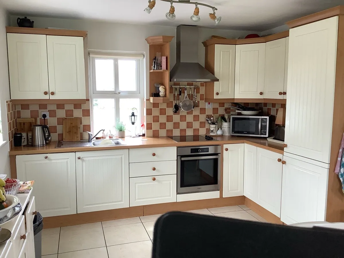 Fitted kitchen cabinets - Image 2