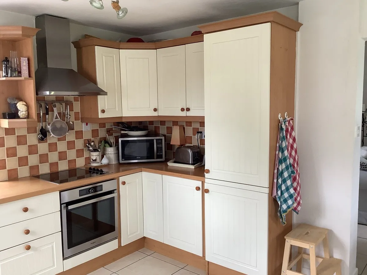 Fitted kitchen cabinets - Image 3
