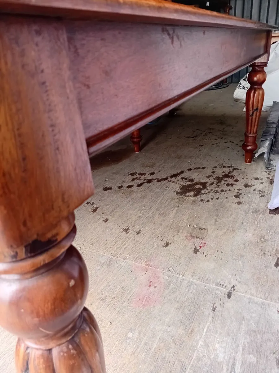 Dining table - Image 1