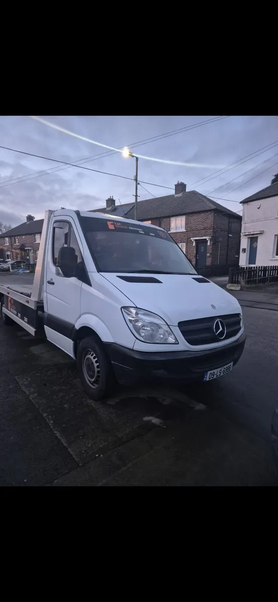 2009 MERCEDES TOW TRUCK DOE - Image 1