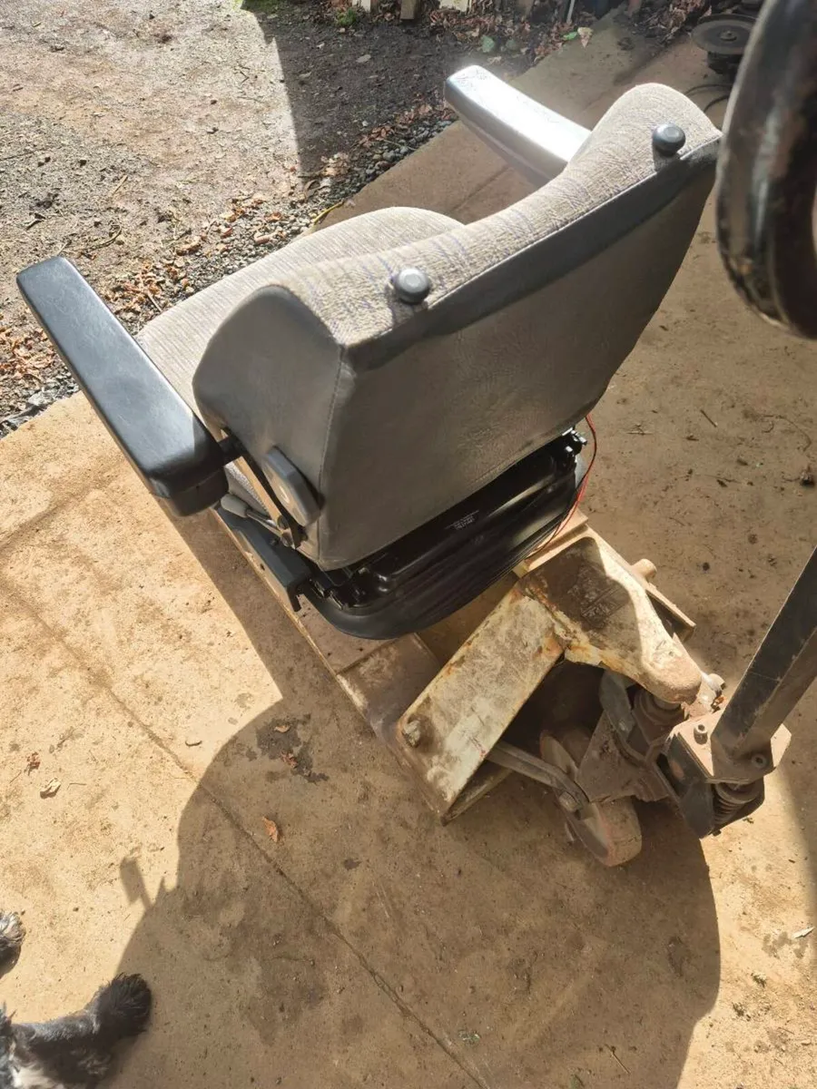 Tractor electric air seat - Image 2