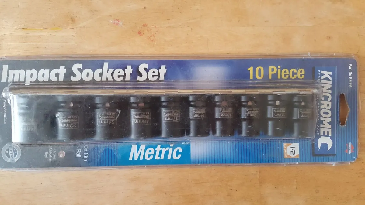 18V Dewalt 1/2" Impact Wrench + Sockets kit - Image 2