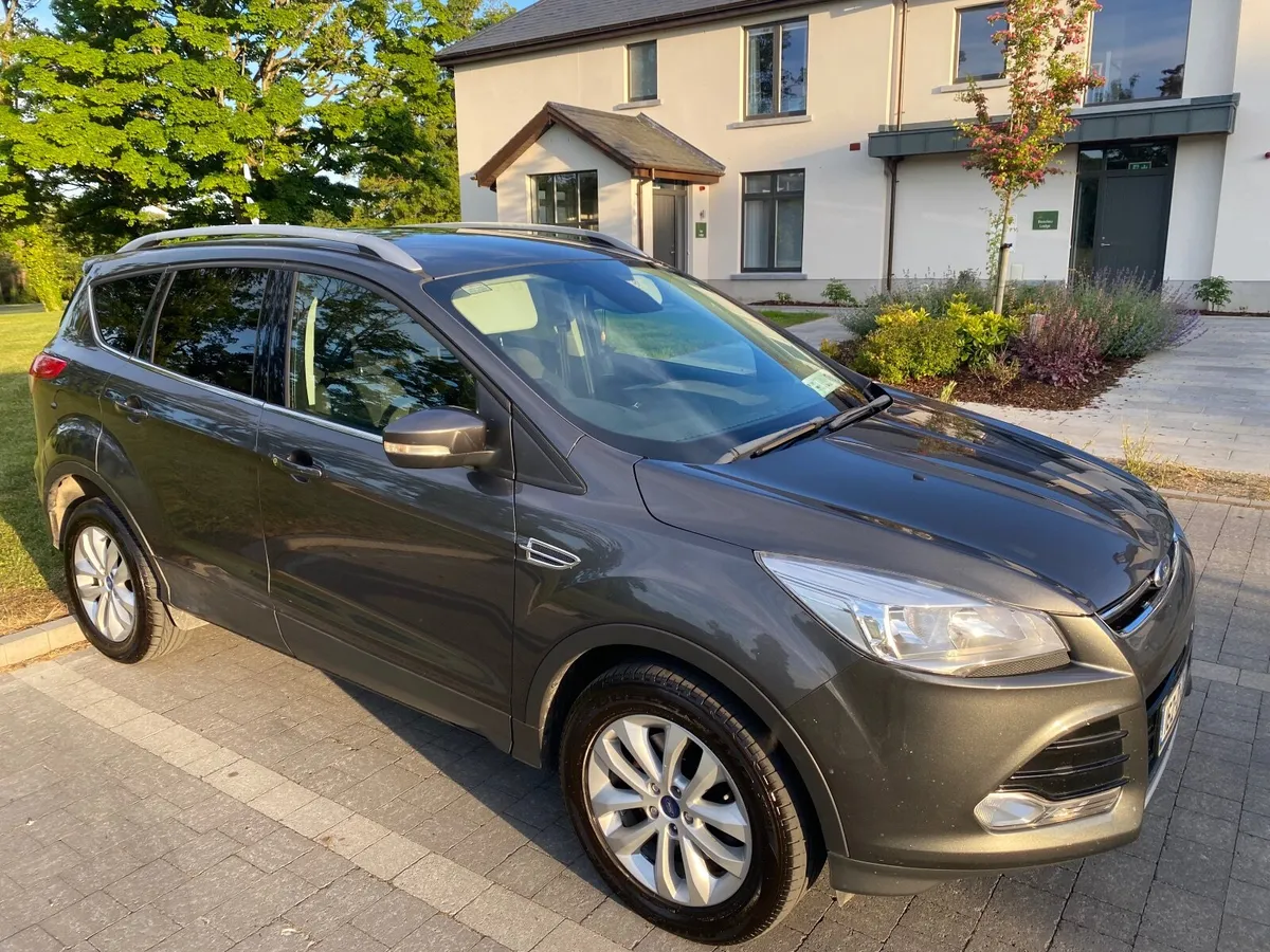 Ford Kuga fresh DOE 4 seats low km - Image 1