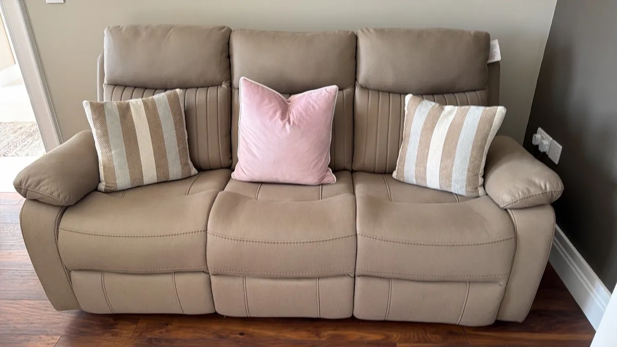 BRAND NEW SUITE - Image 4