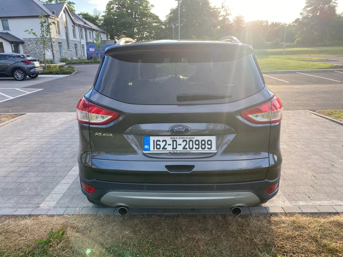 Ford Kuga fresh DOE 4 seats low km - Image 4