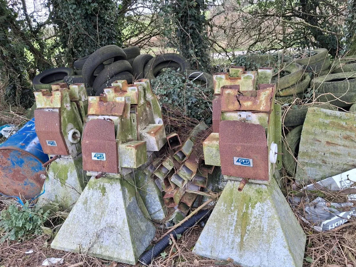 Orby feeders - Image 1