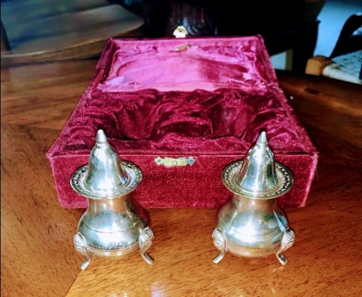 Vintage Salt and Pepper set - Image 2