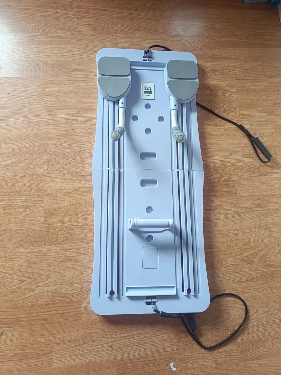 Pilates reformer machine - Image 1