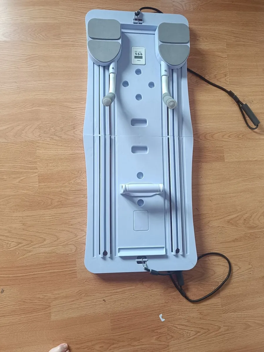 Pilates reformer machine - Image 3