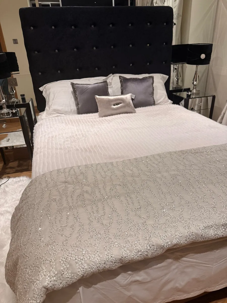 King size black bed with diamonte plus lockers etc - Image 4