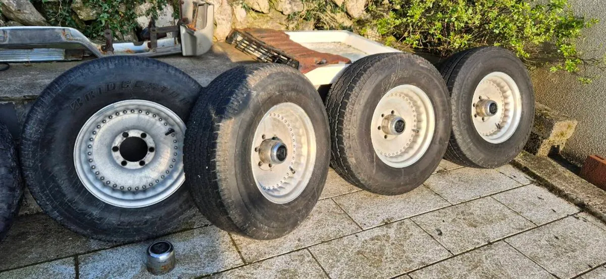 4x4 Alloy Wheels anf tyres x4 - Image 1