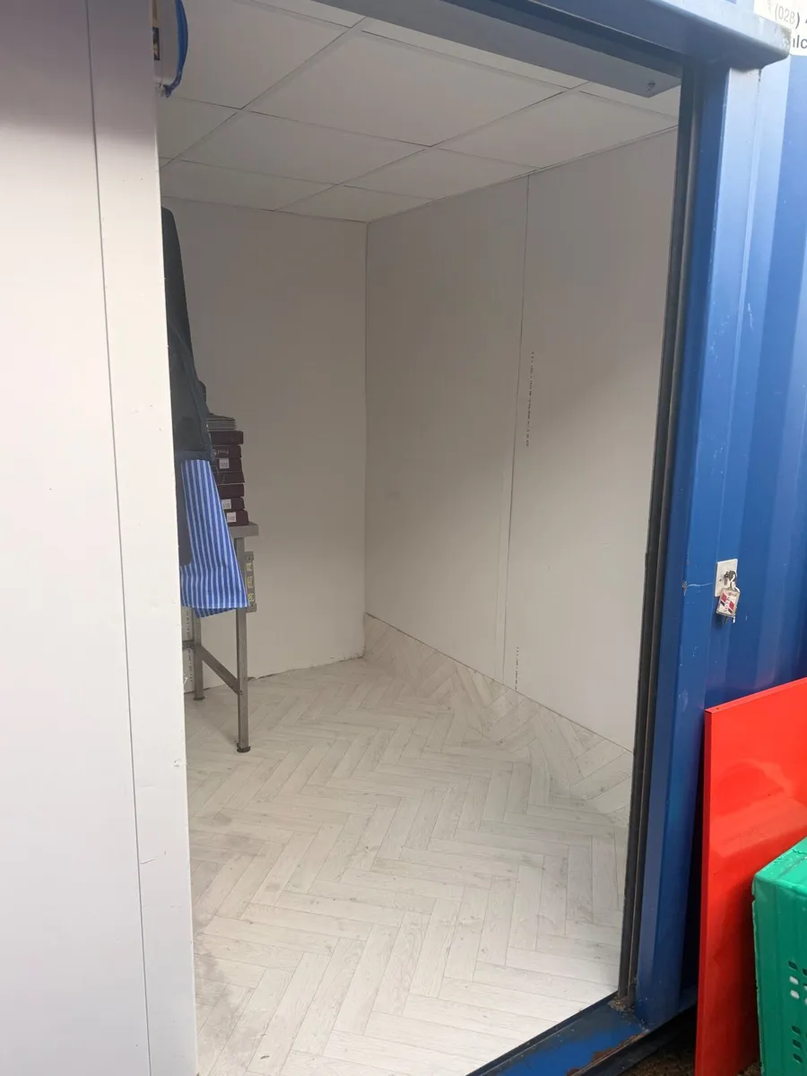 Shipping Container with fridge catering butchers - Image 3