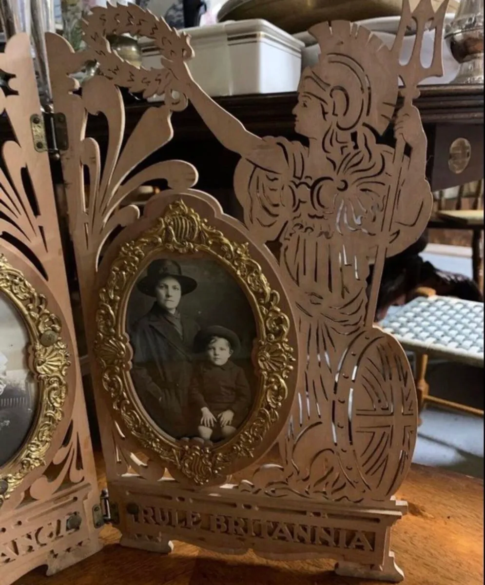 early 1900s fretwork photo frame - Image 2
