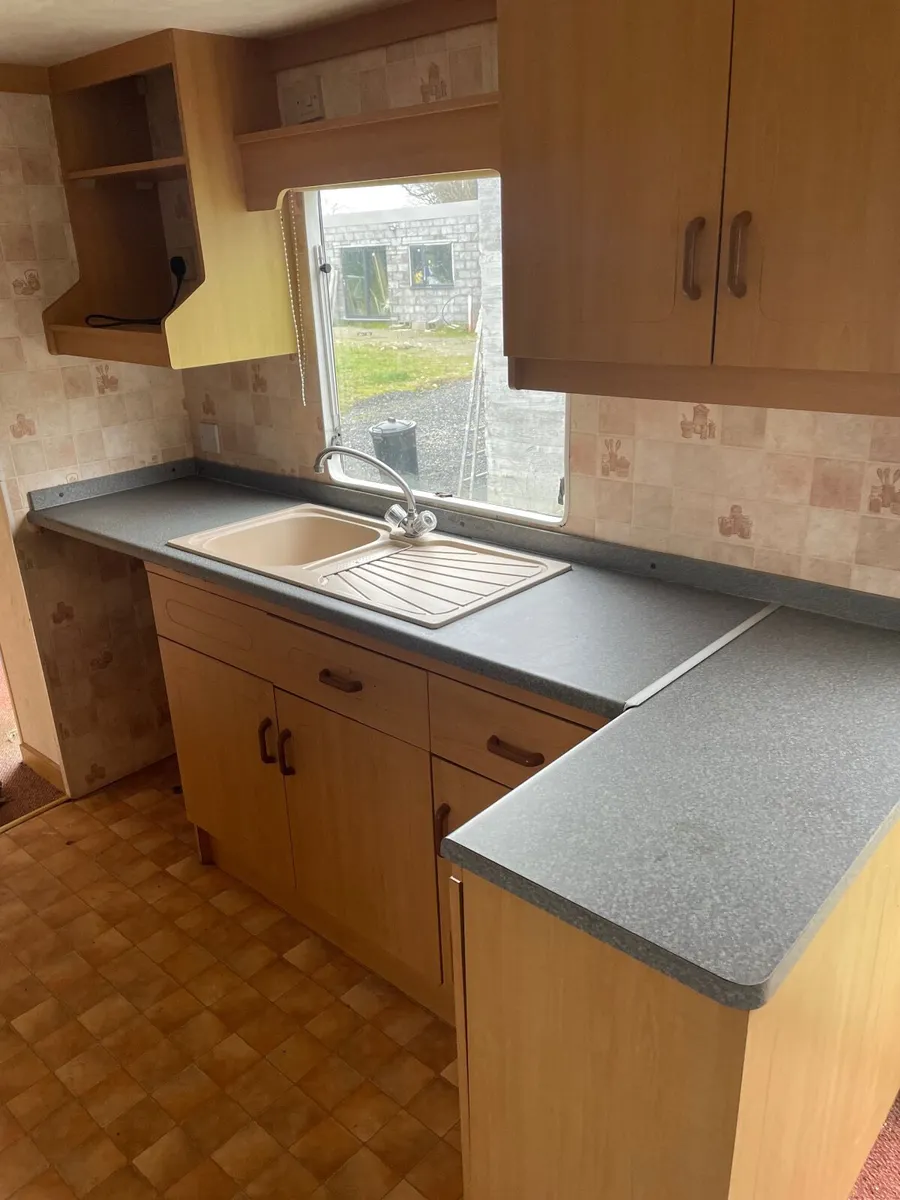 Florida 35ft x 10ft 3bed mobile home - Image 3