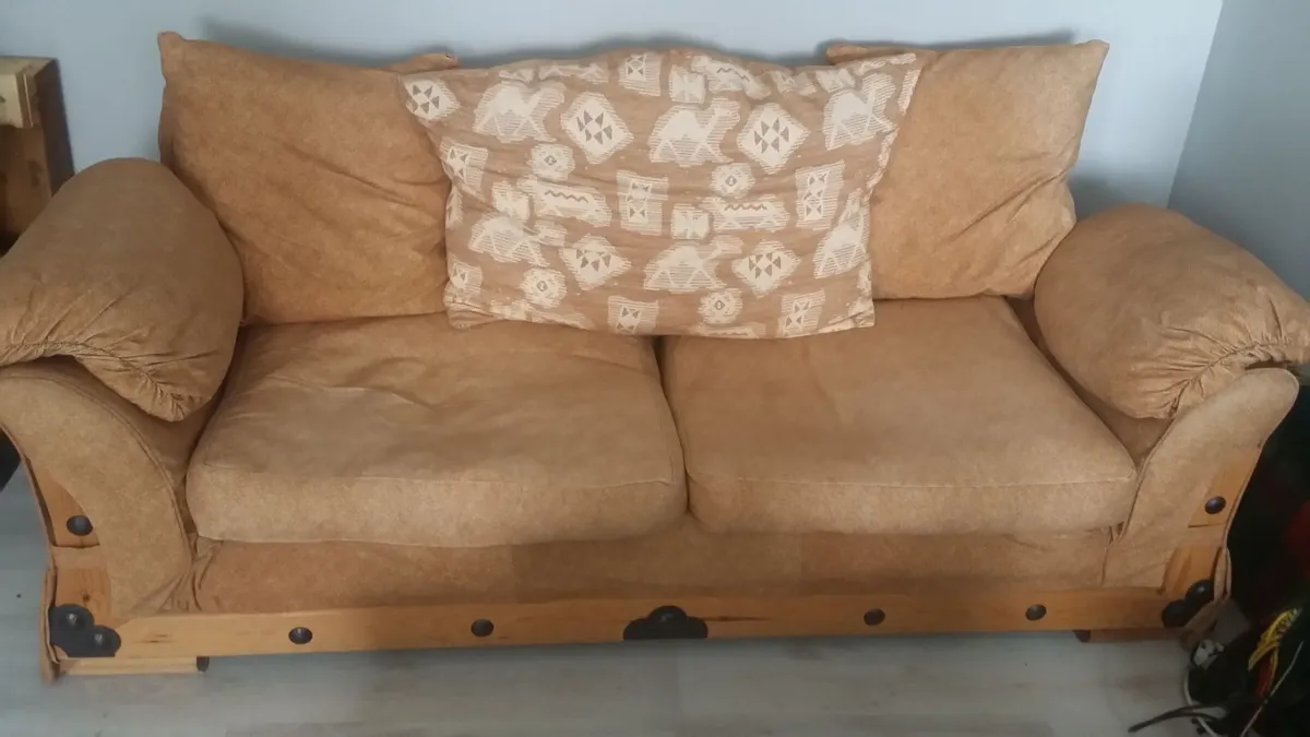 3-2-1- living room suit excellent condition - Image 1