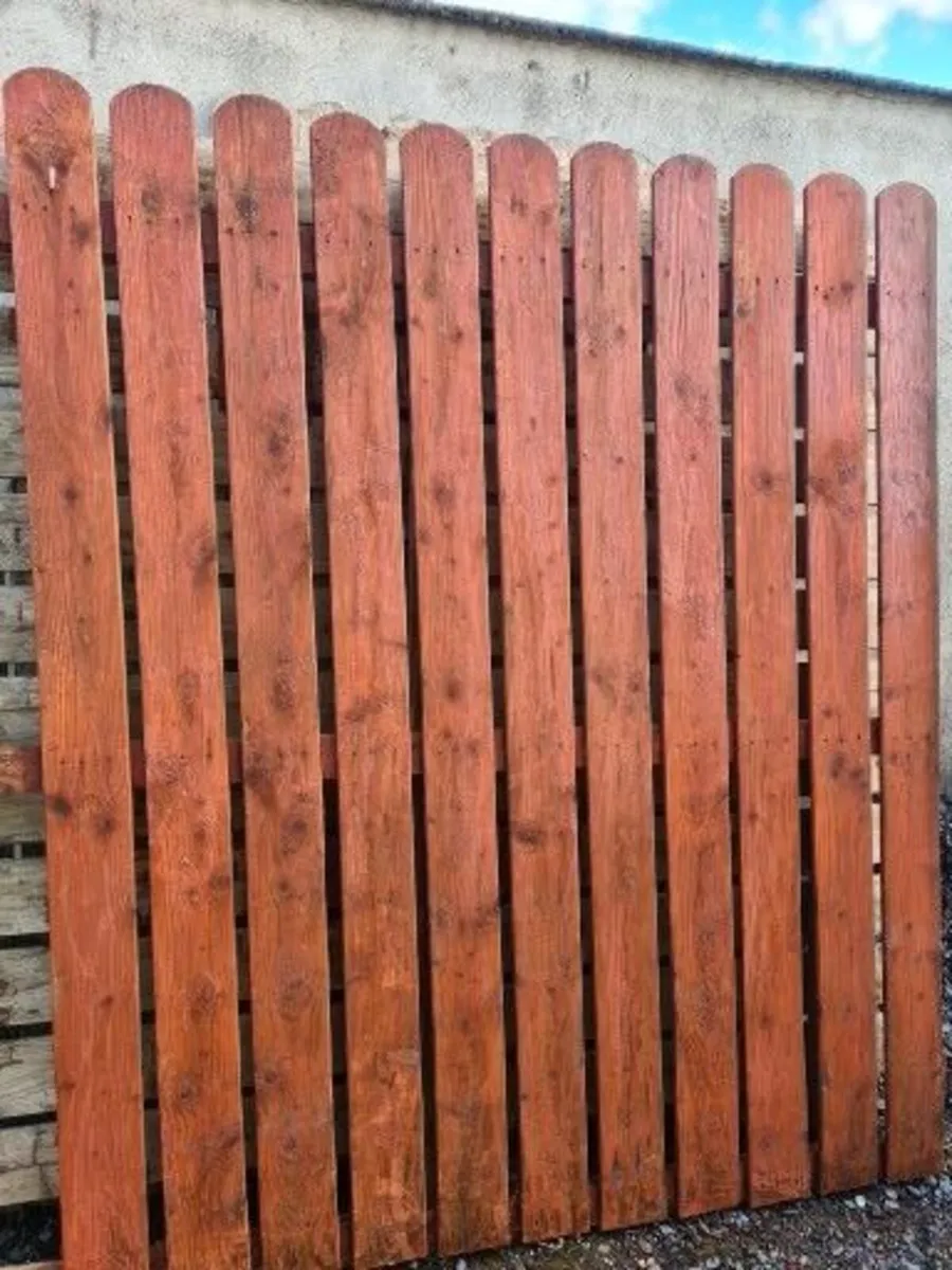 Reclaimed Garden Roundhead fencing 20 panels 180cm - Image 1