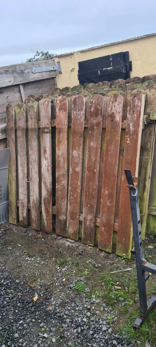 Reclaimed Garden Roundhead fencing 20 panels 180cm - Image 2