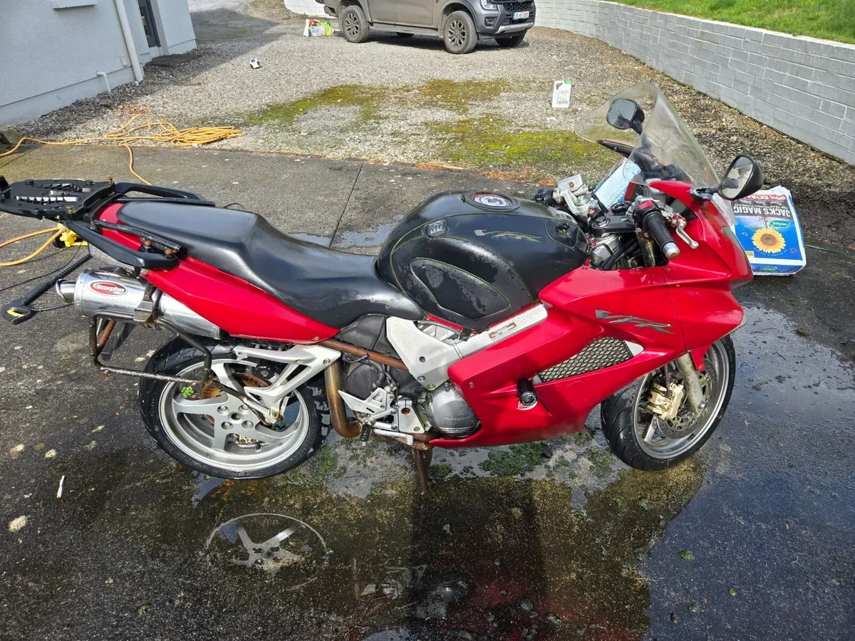 Honda VFR 2007 - Image 1