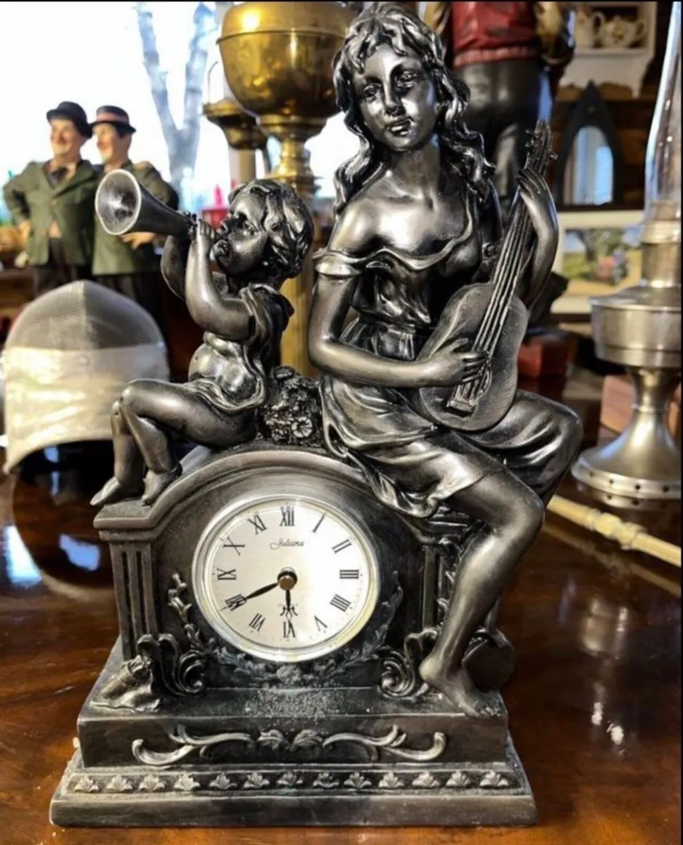 Vintage Juliana Clock - Image 1