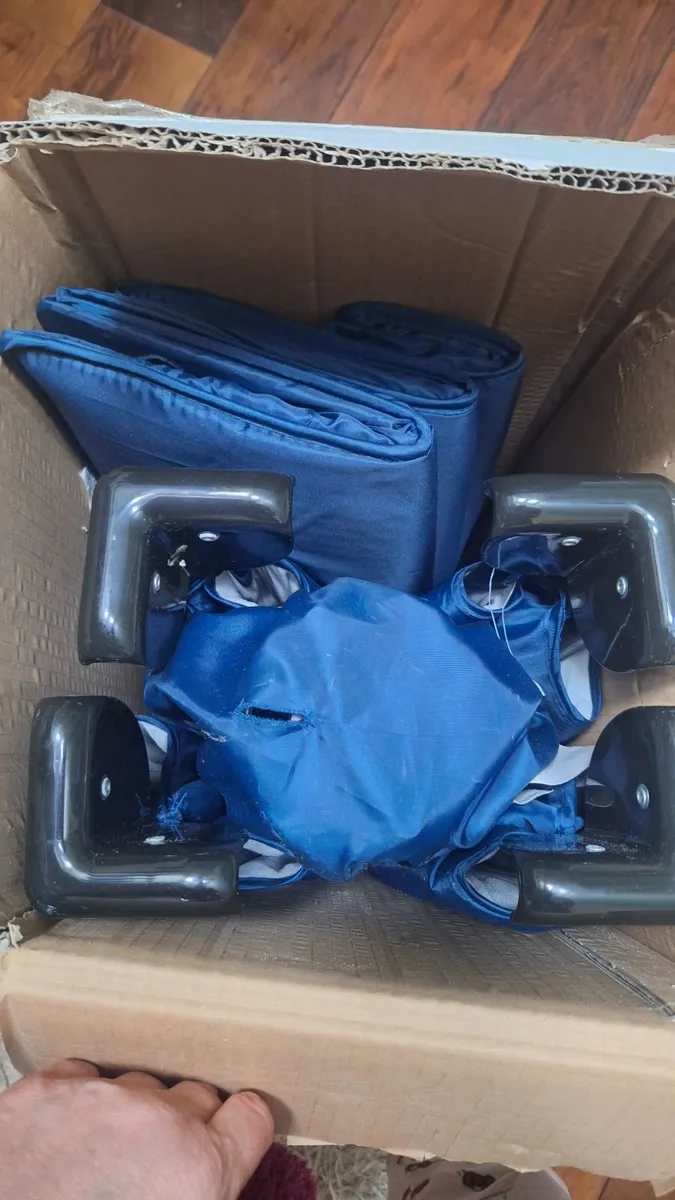 Baby travel cot - Image 1