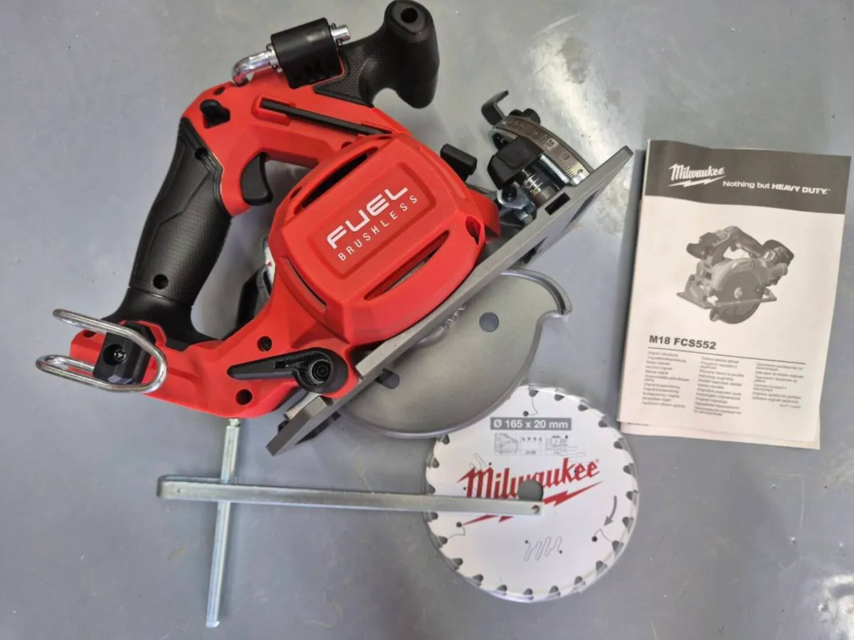 Milwaukee M18FCS552 FUEL Gen2 165mm Circular Saw B - Image 3