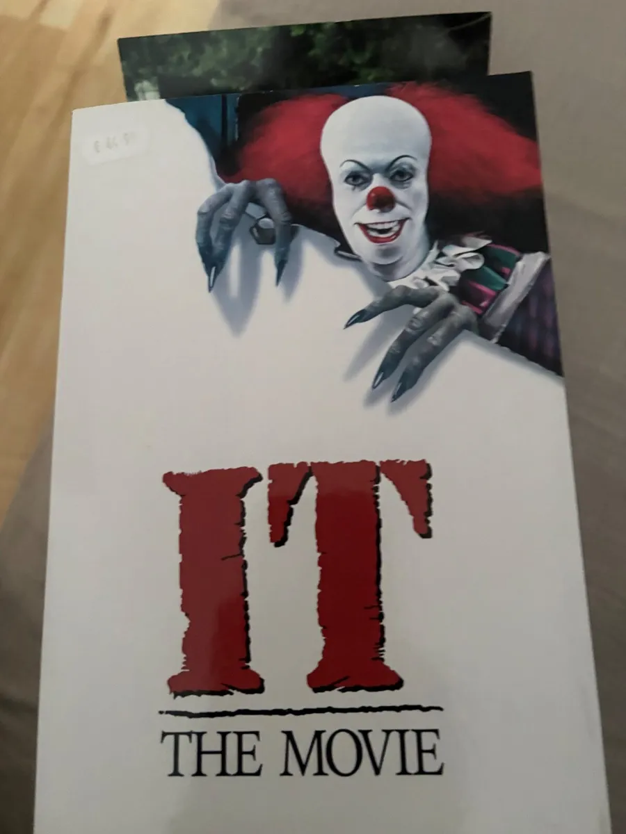 Pennywise Neca collectable figure - Image 1