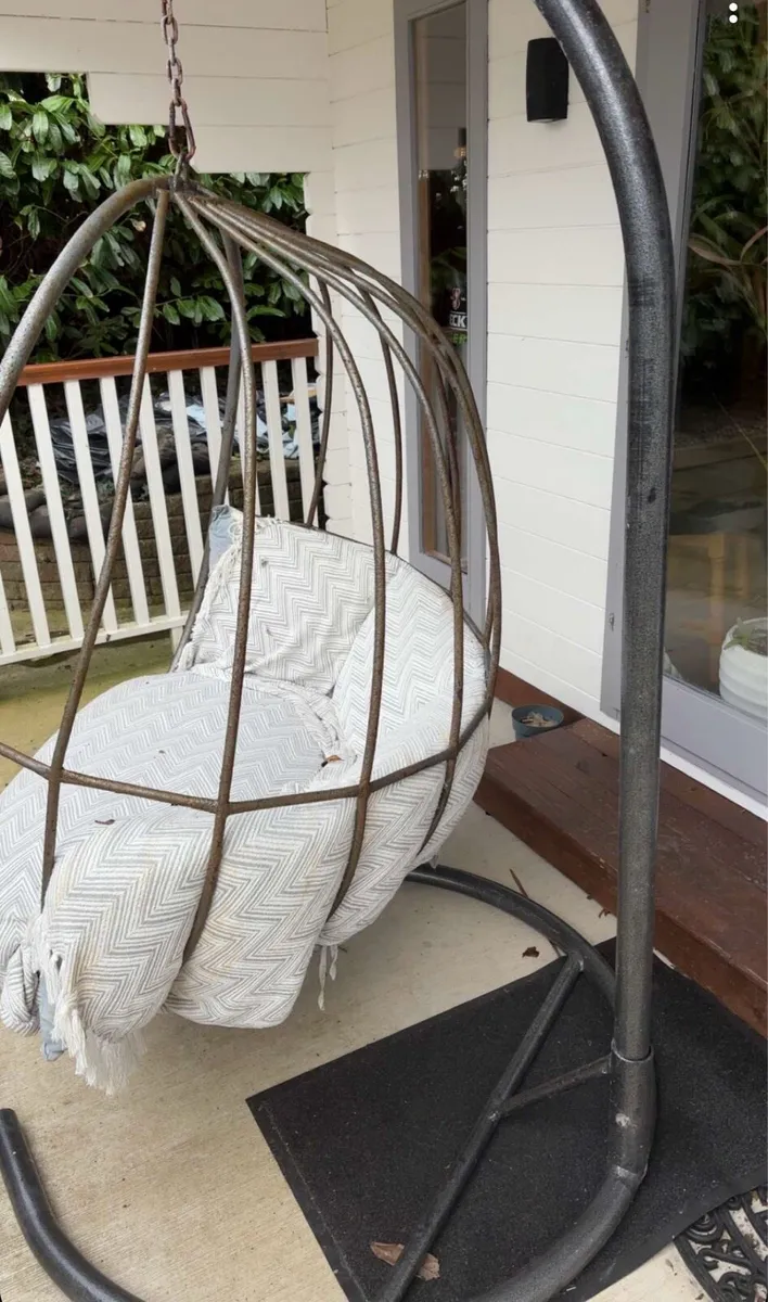 Garden swing seat