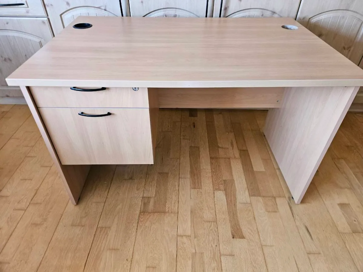 Office desk - Image 4