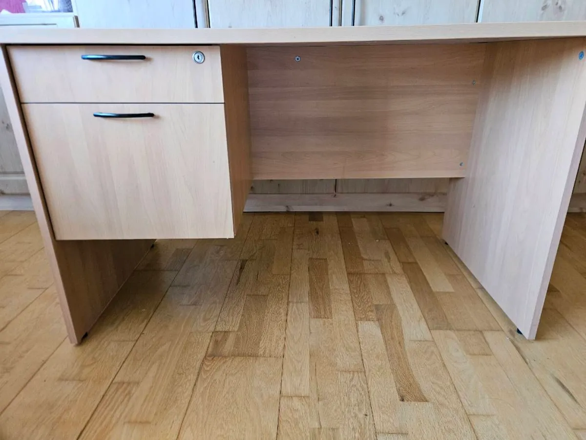 Office desk - Image 1
