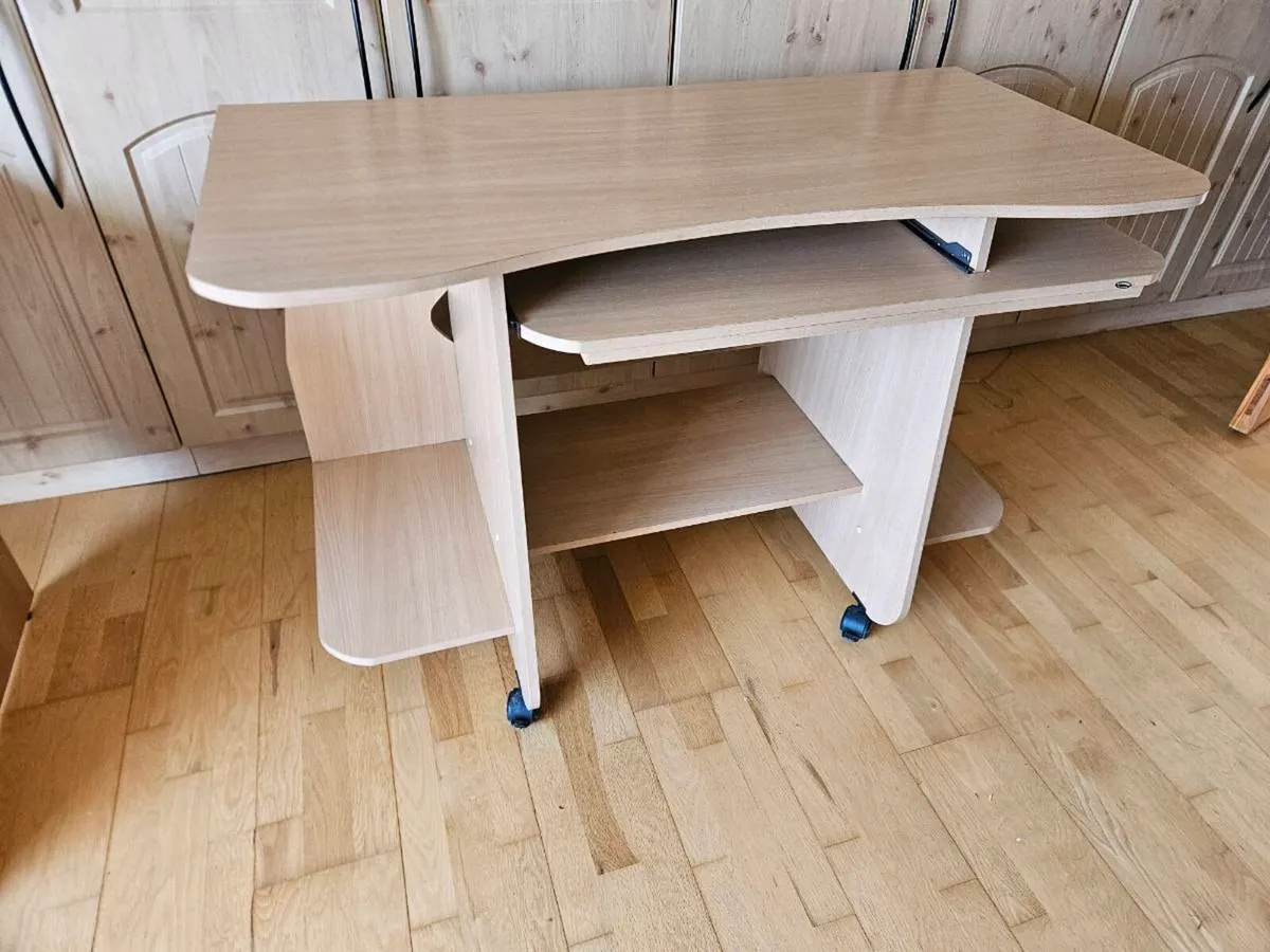 Office desk - Image 1