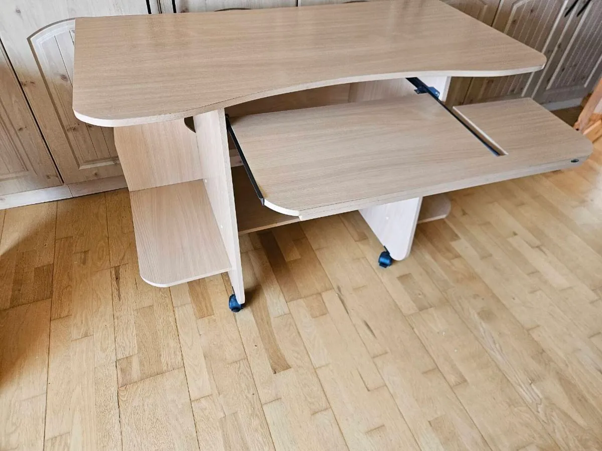 Office desk - Image 2