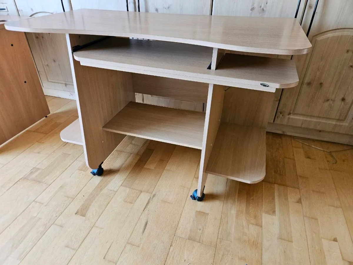 Office desk - Image 3