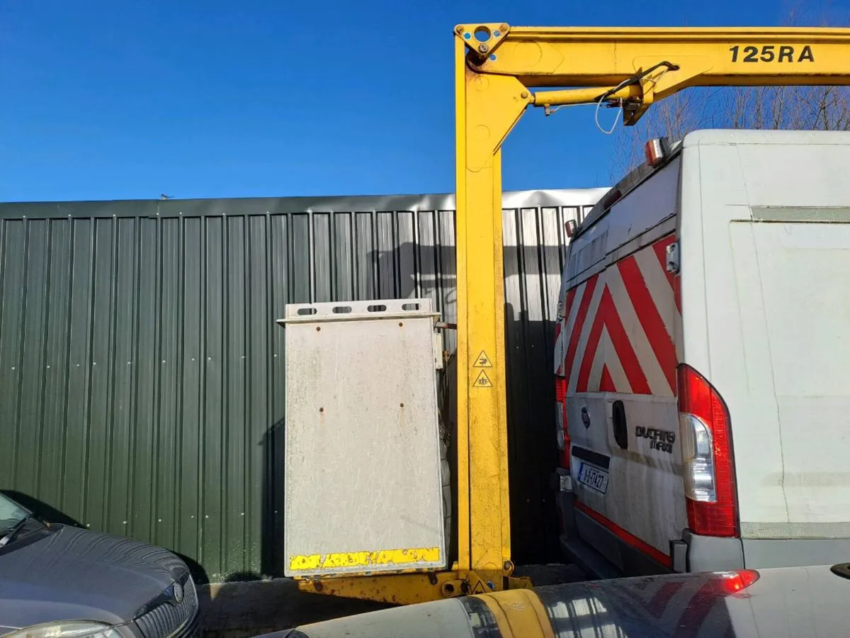 Cherry picker - Image 2