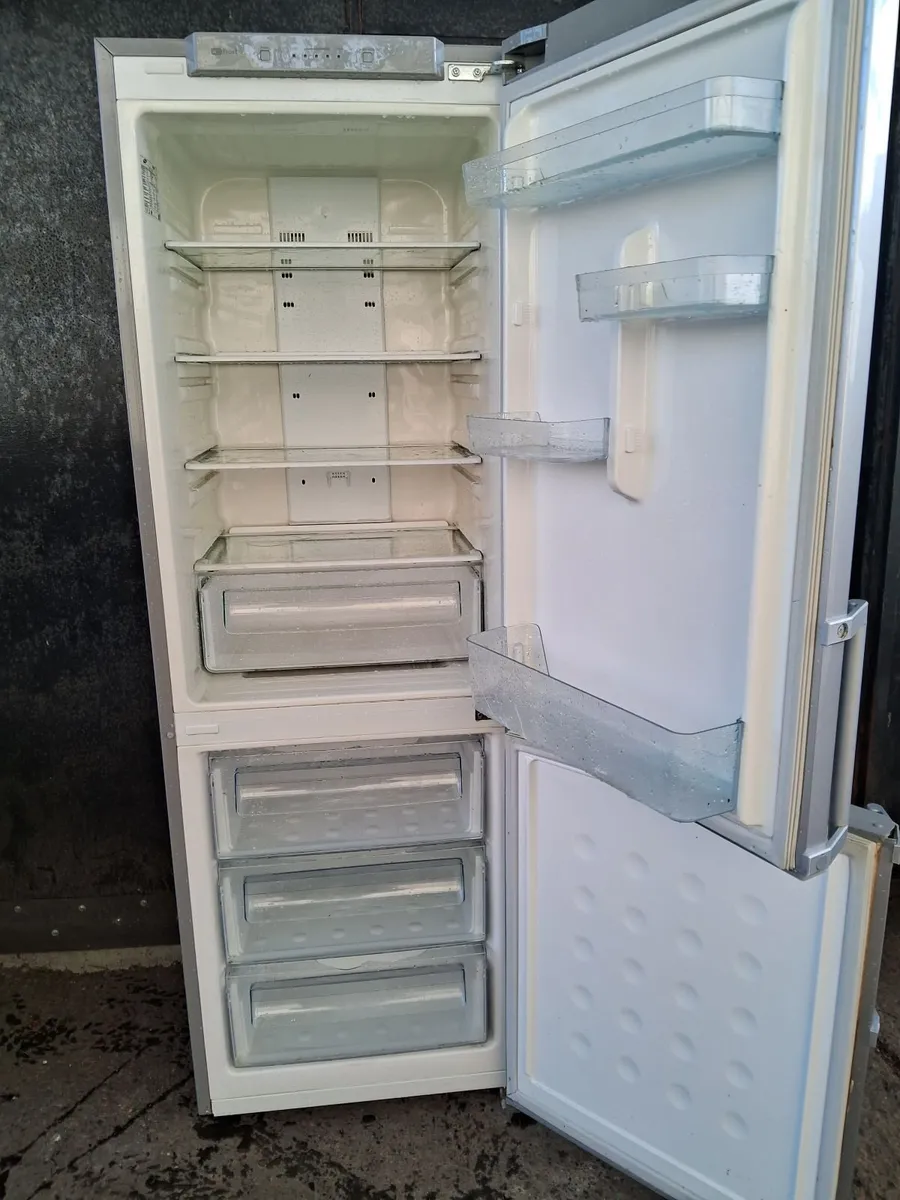 0874085106 SAMSUNG FRIDGE FREEZER FULL - Image 2