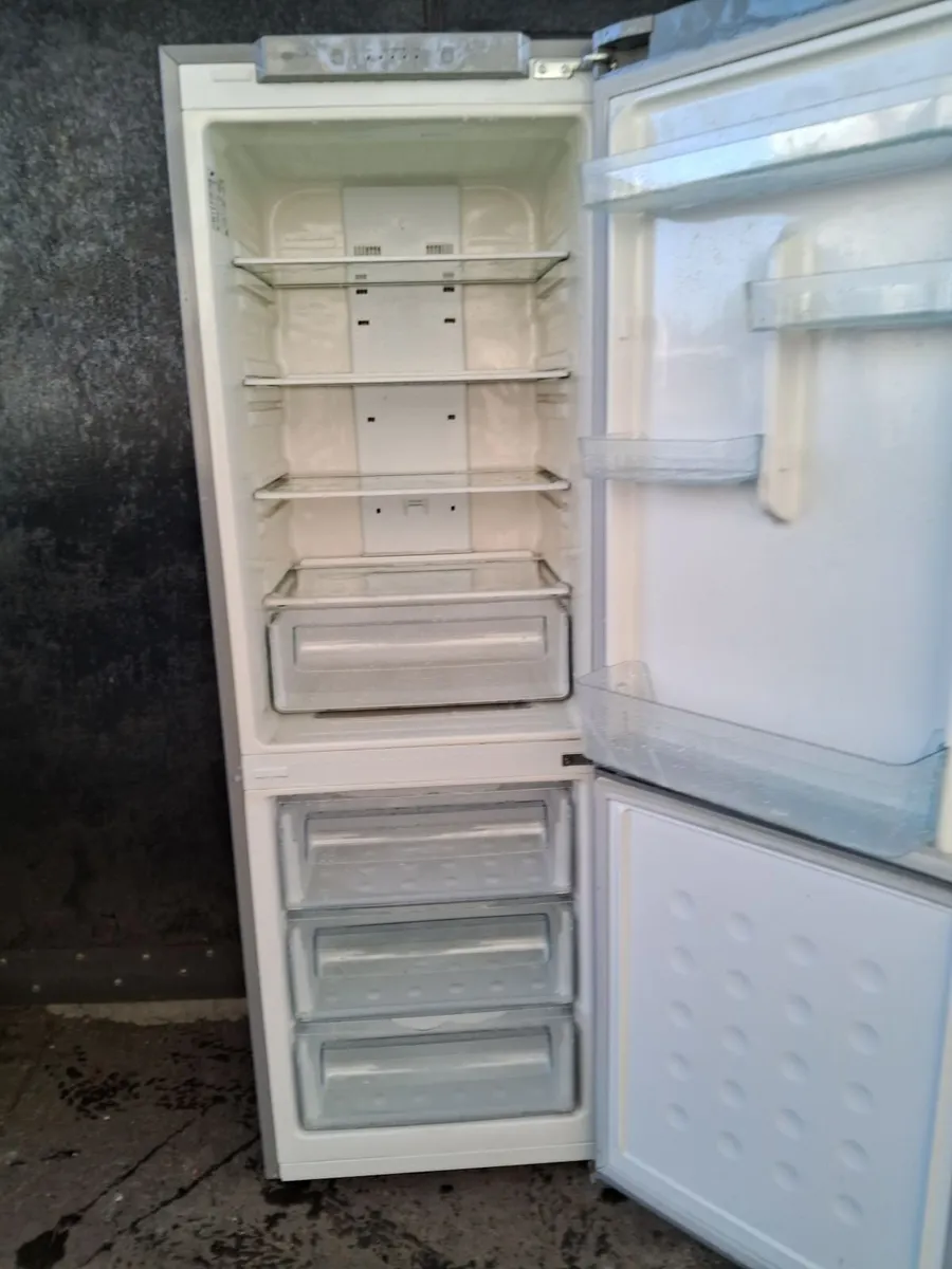 0874085106 SAMSUNG FRIDGE FREEZER FULL - Image 3