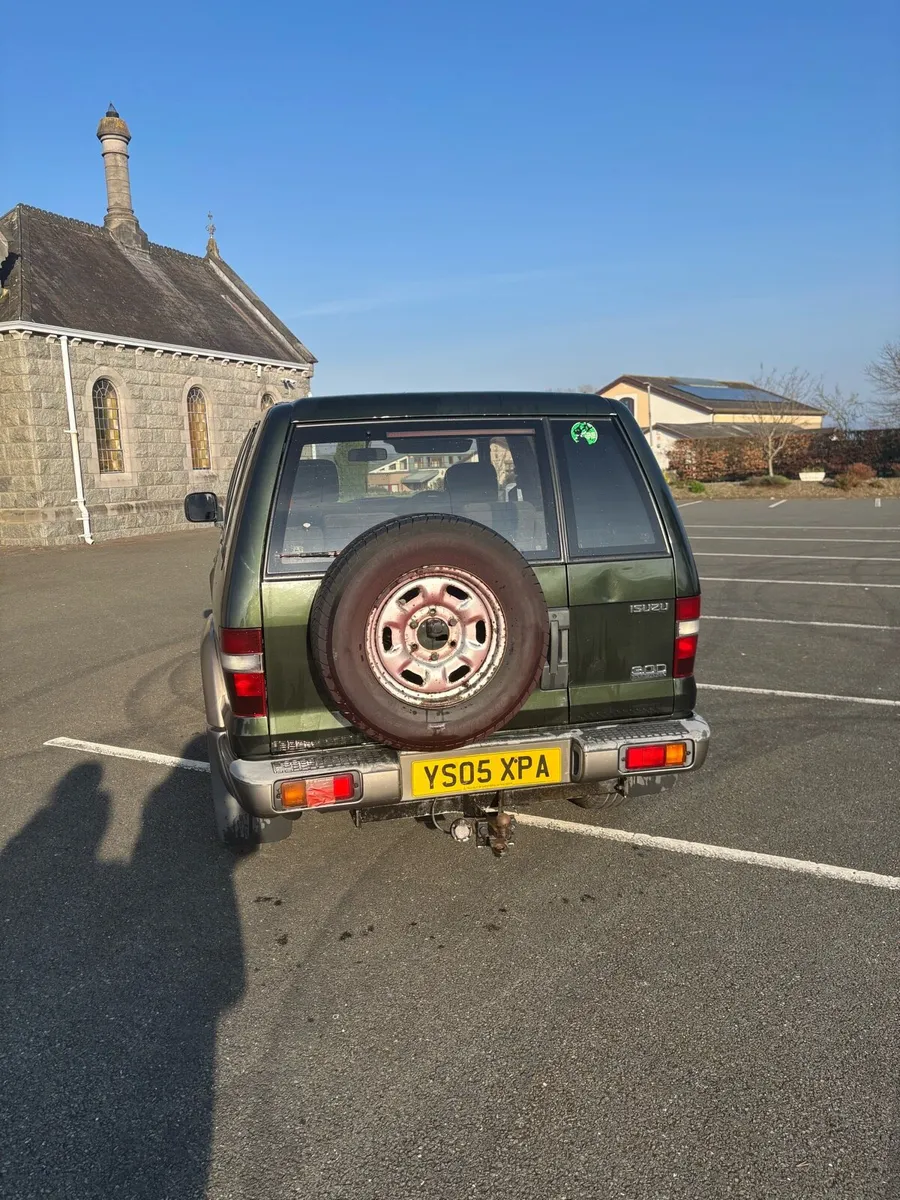 Isuzu trooper - Image 4