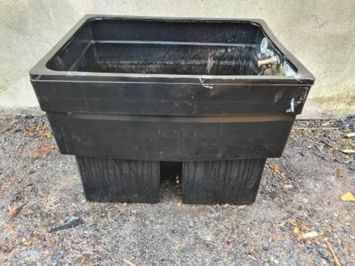 3 x water tanks with internals and connections - Image 1