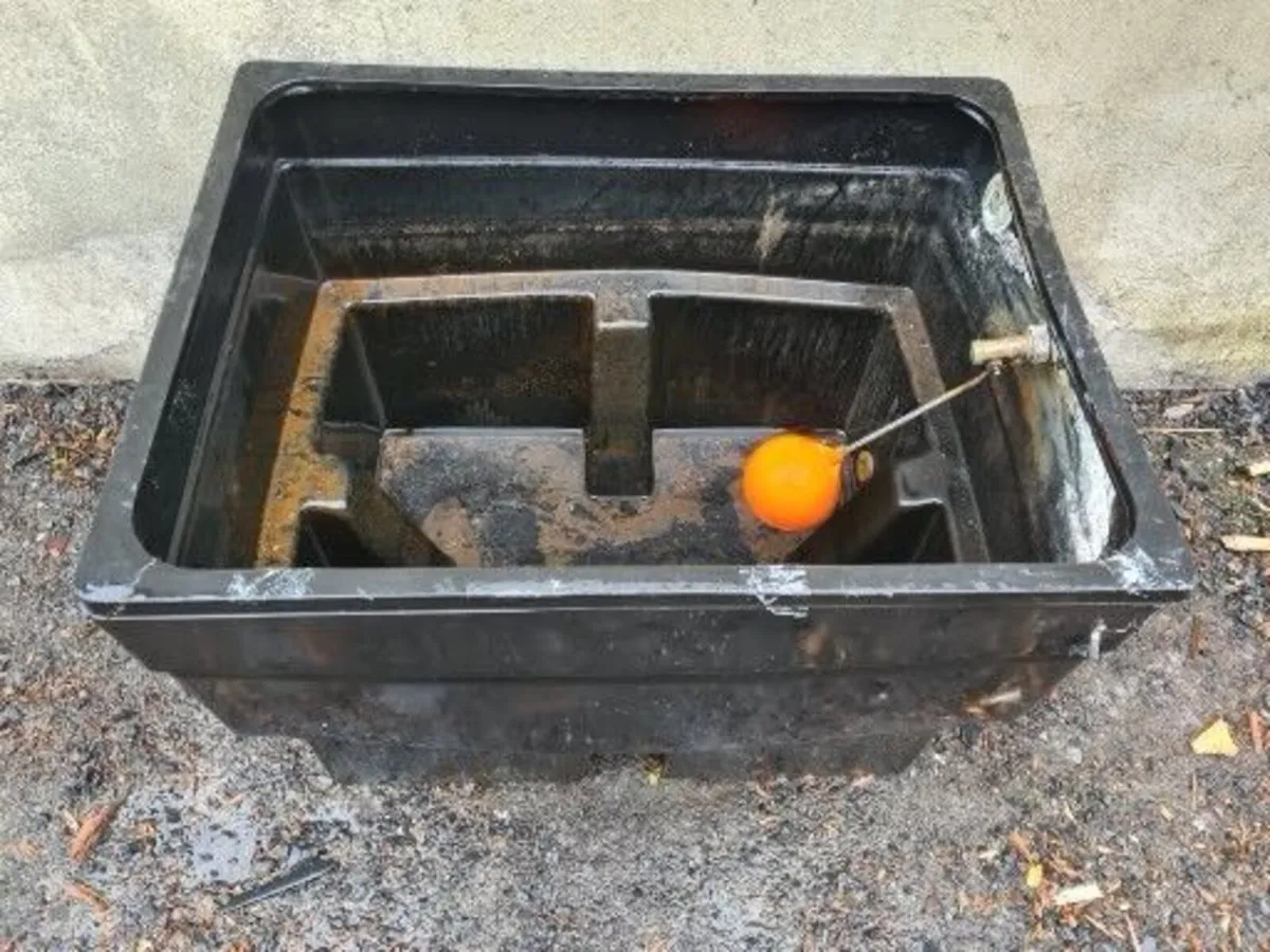 3 x water tanks with internals and connections - Image 2