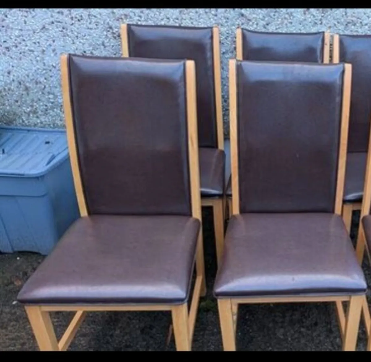 6 DINING ROOM CHAIRS - Image 1